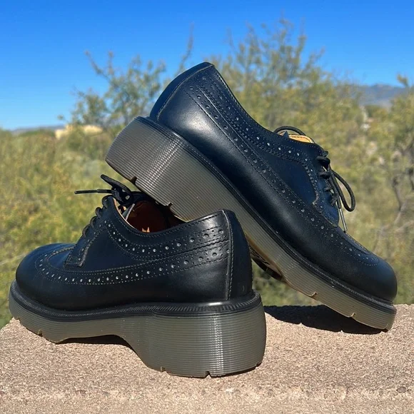 🏴󠁧󠁢󠁥󠁮󠁧󠁿 Vintage Dr. Martens Platform MIE Brogue Black Wingtip Oxfords UK 7